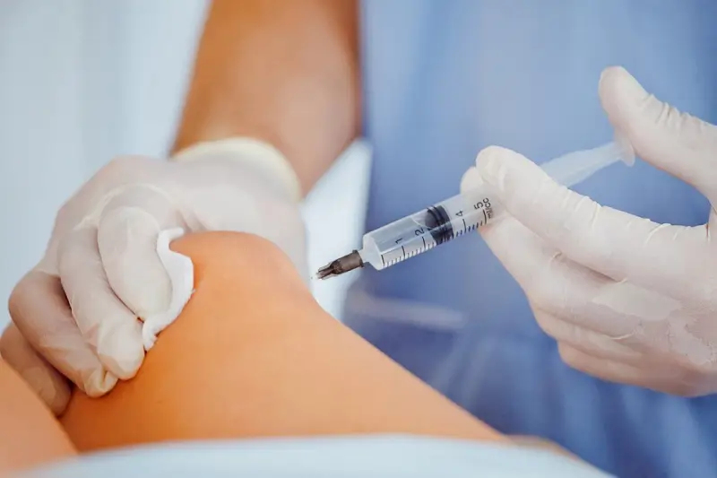 Tiêm thuốc Corticosteroid để làm mờ sẹo lồi