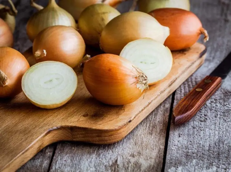Trị sẹo lõm bằng hành tây phù hợp với vùng da sẹo lõm mới hình thành và không quá sâu