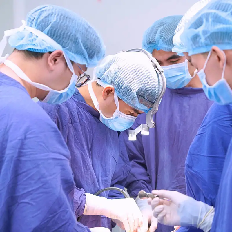 Tạo hình môi không gây đau, vì bác sĩ sẽ gây tê cục bộ trước khi thực hiện