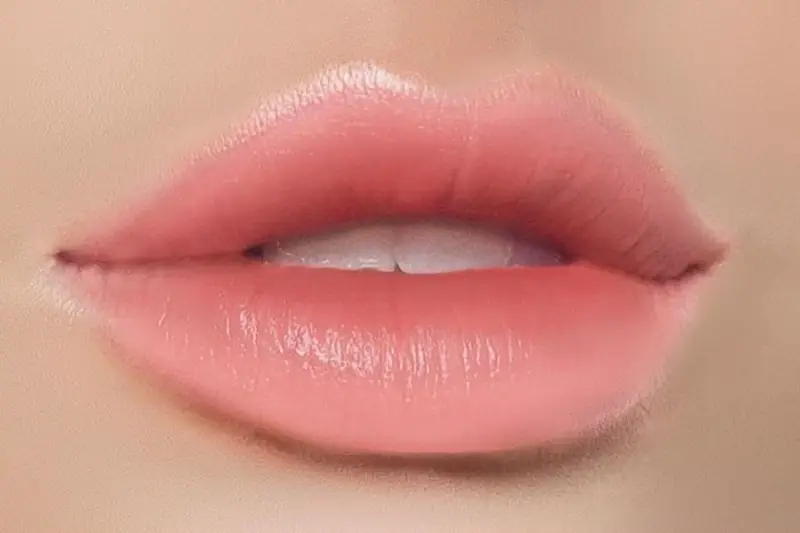 Phun môi màu nude phù hợp với nhiều tông da