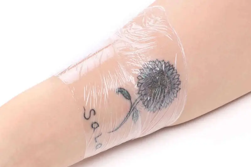 Chăm sóc đúng cách để hình xăm lên đúng màu