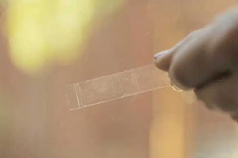 Xóa xăm dán bằng băng dính nhanh chóng