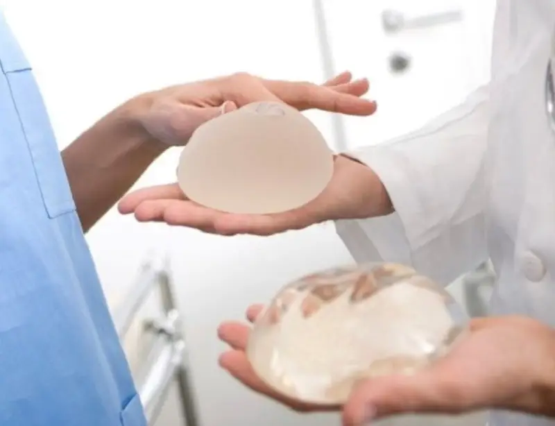 Nâng mông bằng túi độn chuyên dụng giúp tạo hiệu quả tức thì