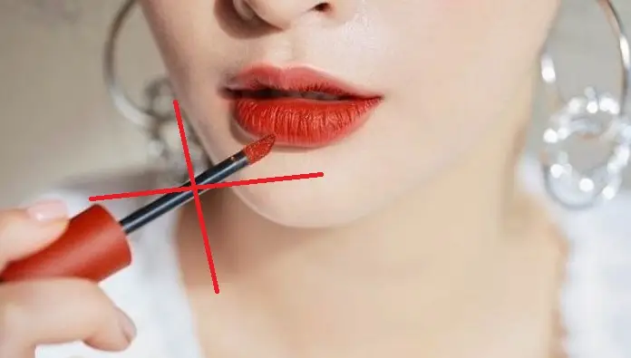 Tránh sử dụng son thời gian sau phun môi và khi môi nổi mụn nước