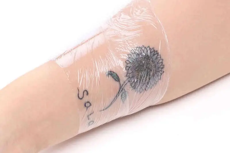 Có thể xóa hình xăm dán