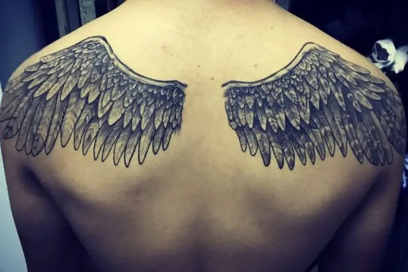 Tatto đôi cánh thiên thần thể hiện khát vọng sống