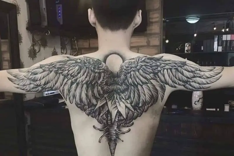 Tattto đôi cánh sau lưng phù hợp với người yêu thích tự do, sức mạnh