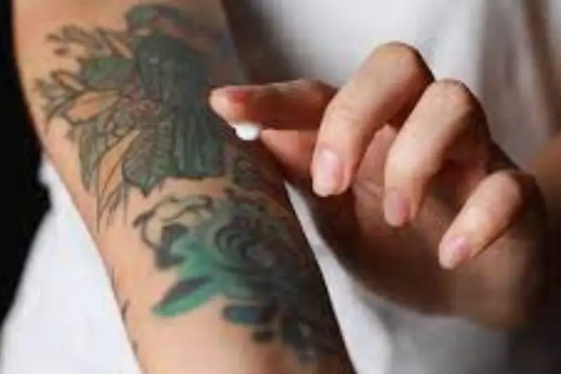 Dưỡng ẩm hình xăm