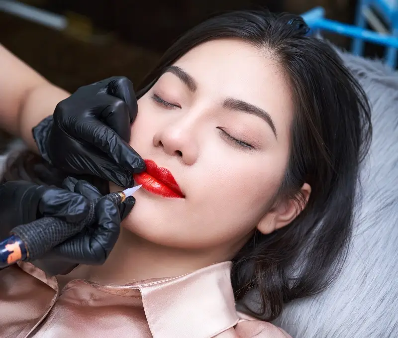 Phun môi lên màu đẹp, giá thành hợp lý