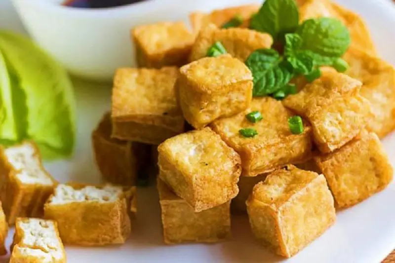 Ưu tiên sử dụng đậu phụ tươi sau khi phun xăm môi thay phì chiên, rán