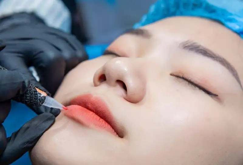 Lựa chọn kỹ thuật viên có kinh nghiệm để màu môi được lên chuẩn