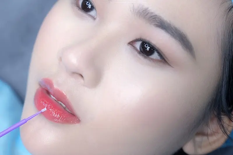 Chăm sóc môi đúng cách sẽ giúp vùng môi lên màu đẹp tự nhiên