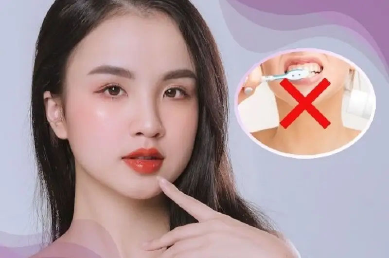 Việc đánh răng hay chà xát mạnh có thể làm tổn thương môi vừa phun xăm