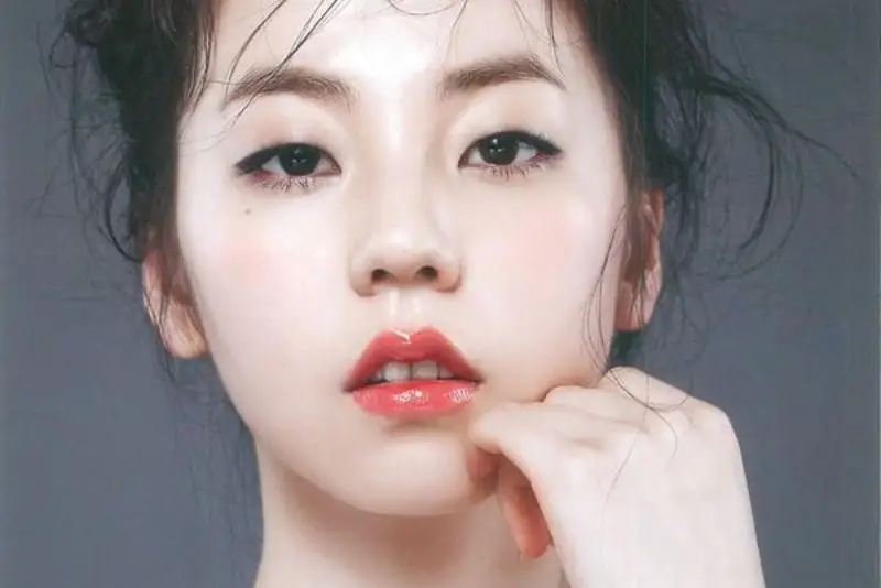 Môi trái tim là dáng môi có môi trên cong nhẹ như hình trái tim