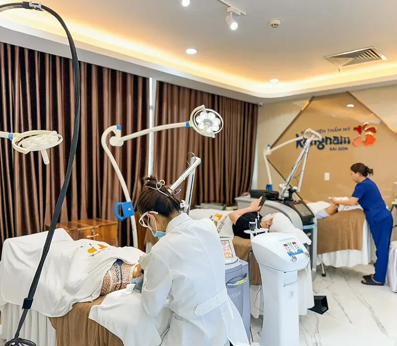 Kangnam đang ứng dụng điều trị mụn thịt theo quy trình chuẩn y khoa