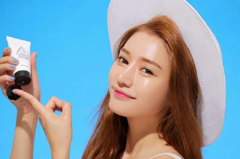 Khách hàng cần thoa kem chống nắng và bảo vệ da kỹ càng