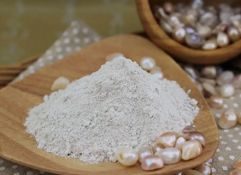 Phương pháp tắm trắng ngọc trai kết hợp cùng bột cám gạo sẽ giúp loại bỏ sắc tố da