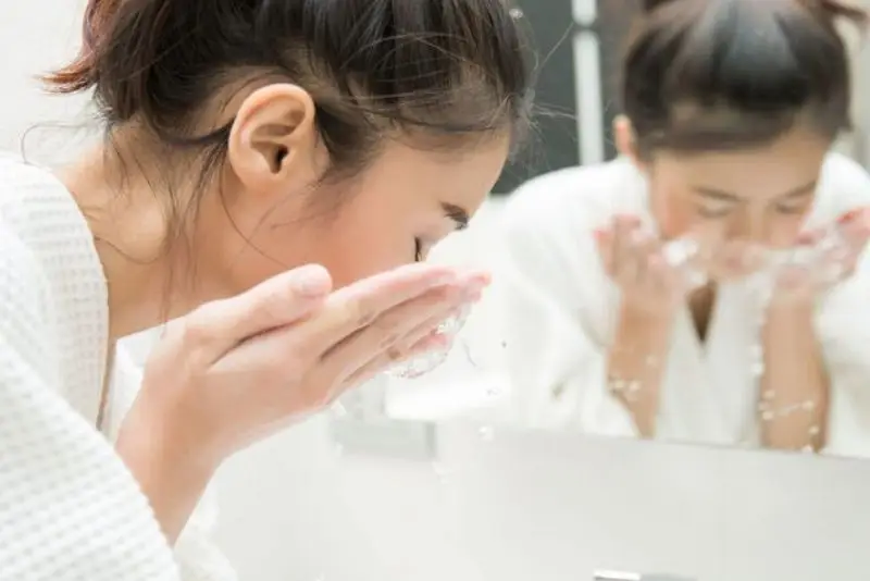 Làm sạch da nhẹ nhàng