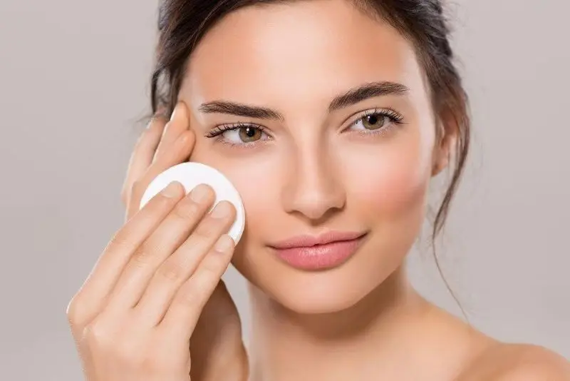 Tẩy da chết định kỳ hỗ trợ loại bỏ tế bào sừng