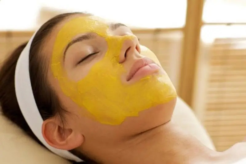 Mặt nạ nghệ và sữa chua làm dịu viêm,