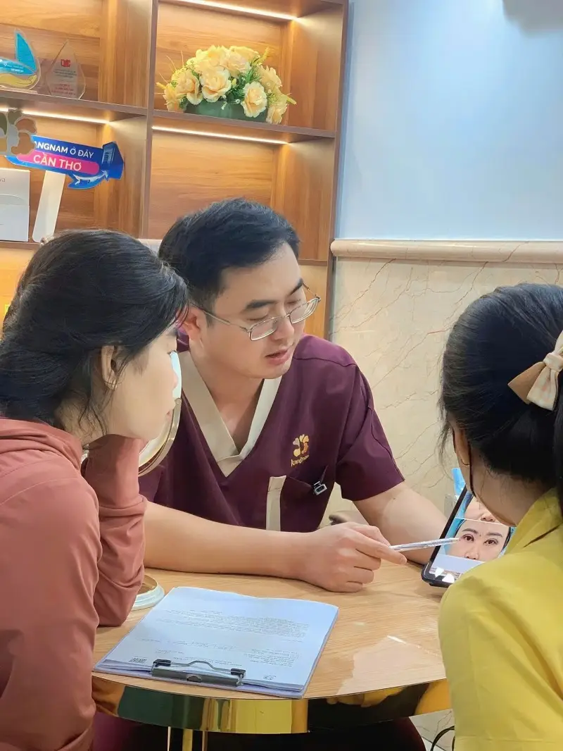 Bác sĩ sẽ thăm khám, chỉ định khách hàng làm xét nghiệm cụ thể để đánh giá tình trạng tiểu đường