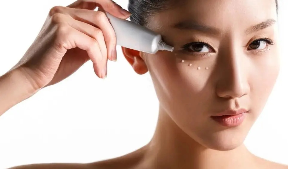 Kem dưỡng mắt không có tác dụng với những trường hợp hốc mắt trũng sâu lâu