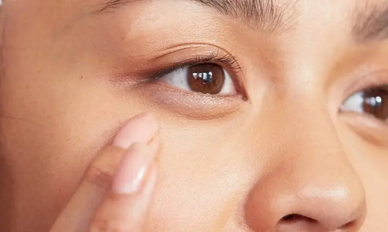 Thực massage bọng mắt đều đặn