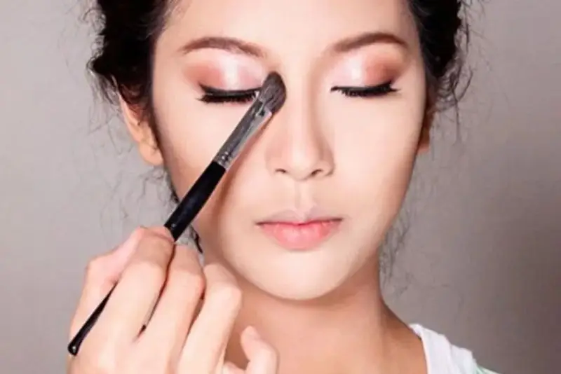 Hạn chế tối đa trang điểm vùng mũi