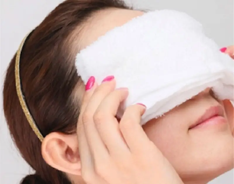 Chườm lạnh giúp giảm tình trạng sưng tấy