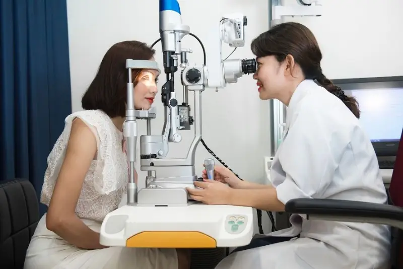 Thăm khám với bác sĩ chuyên khoa để kiểm tra cụ thể