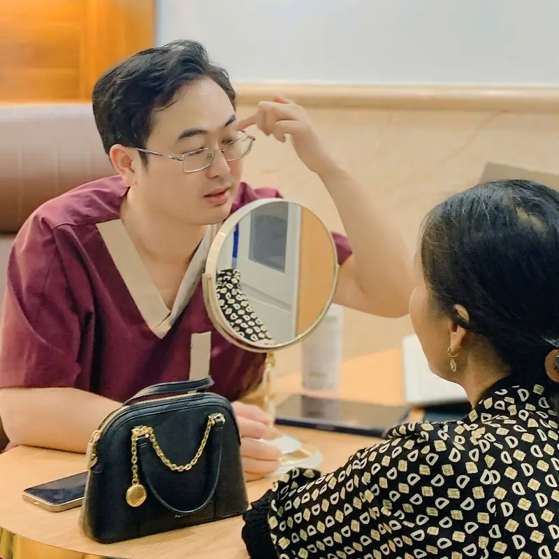 Bác sĩ chuyên khoa sẽ thăm khám và tư vấn cụ thể