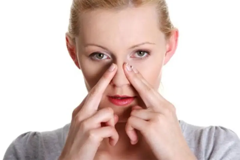 Massage giúp kích thích tuần hoàn máu và làm săn chắc cơ vùng mũi