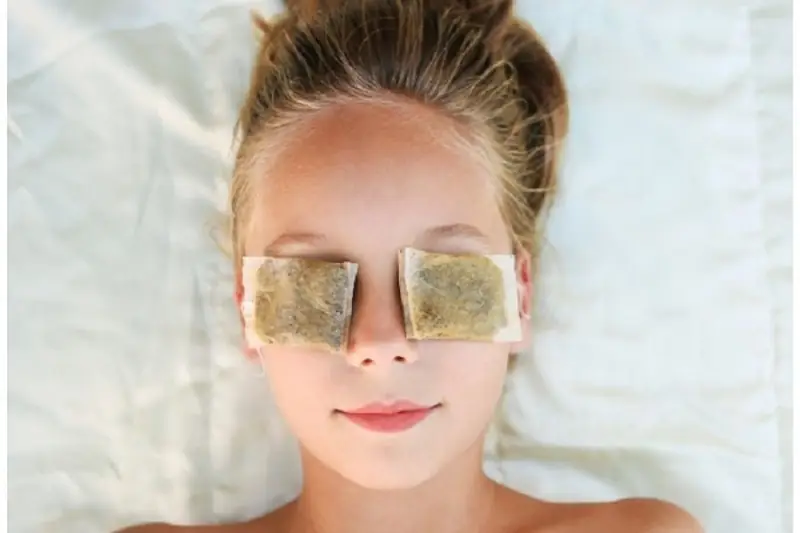 Trà túi lọc chứa các thành phần giúp làm sáng bọng mắt