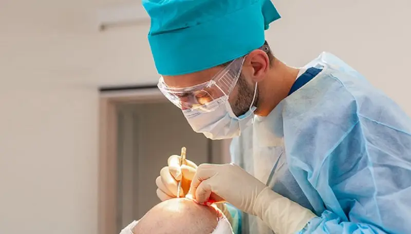 Nên thực hiện cấy tóc tại địa chỉ thẩm mỹ uy tín