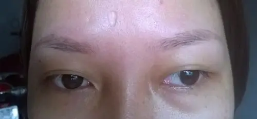 Điêu khắc chân mày bị hư do quá mờ nhạt, không rõ nét