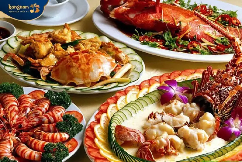 Ăn hải sản có thể khiến vùng chân mày bị ngứa ngáy, kích ứng