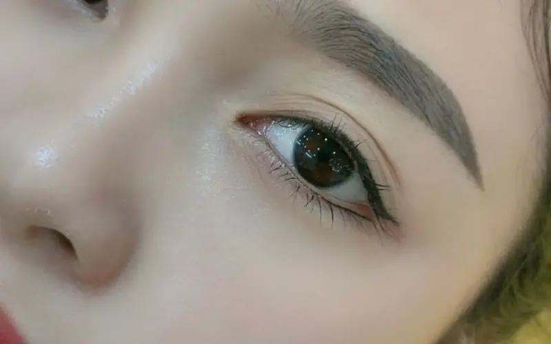 Mí mắt tạo chiều sâu và sắc nét hơn