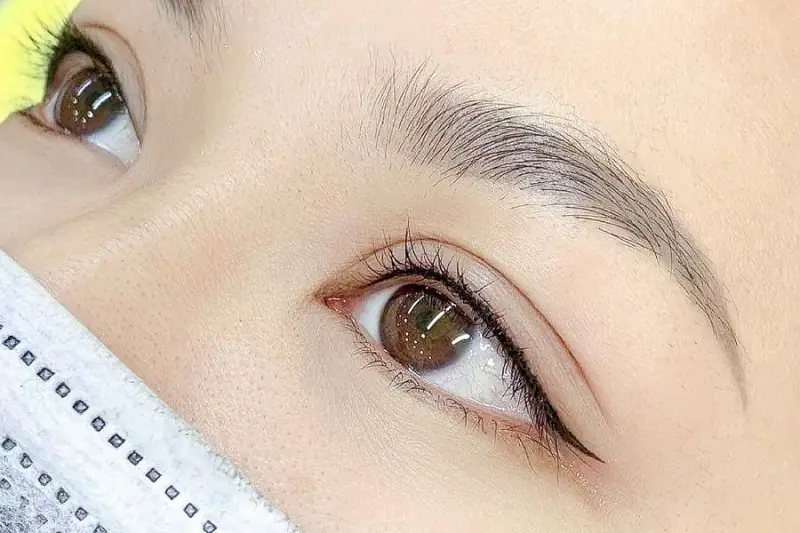 Sau khi phun mí chị em không cần mất thời gian kẻ mí mắt hàng ngày