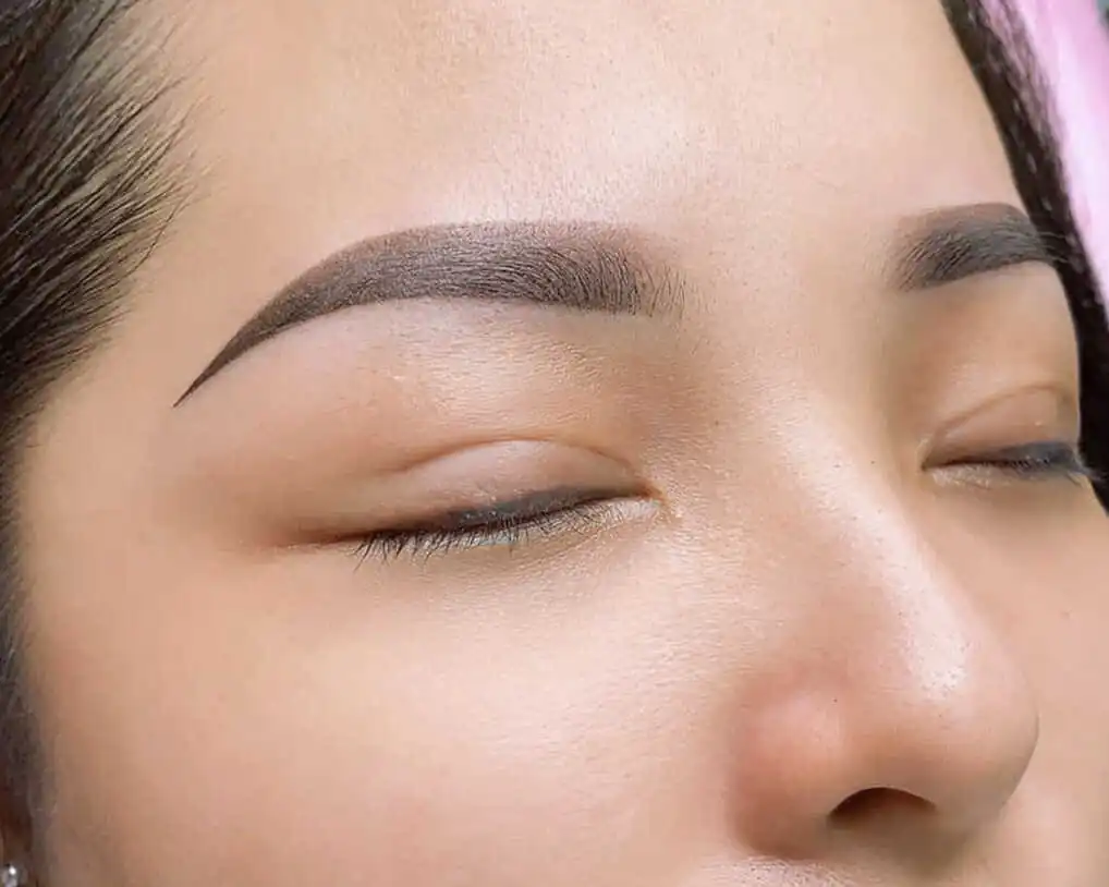 Người sở hữu dáng mày cánh cung là người thông minh, giỏi giang
