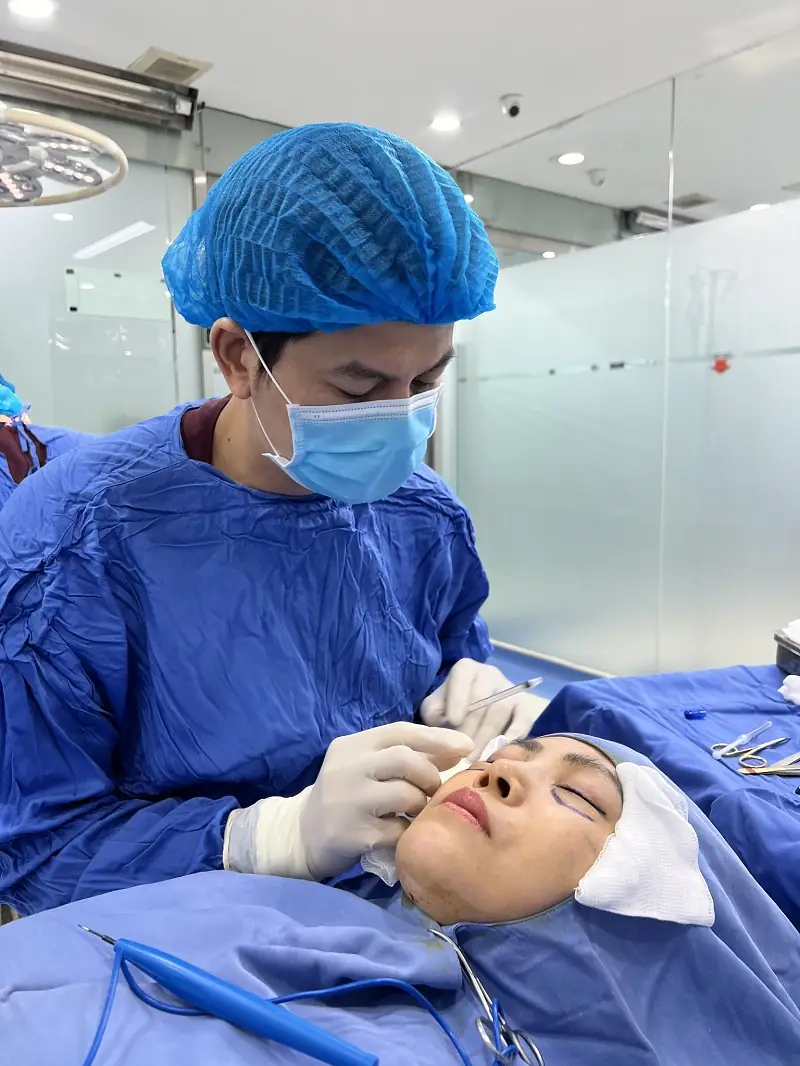 Thực hiện đúng quy trình chuẩn y khoa, với bác sĩ có nhiều năm kinh nghiệm