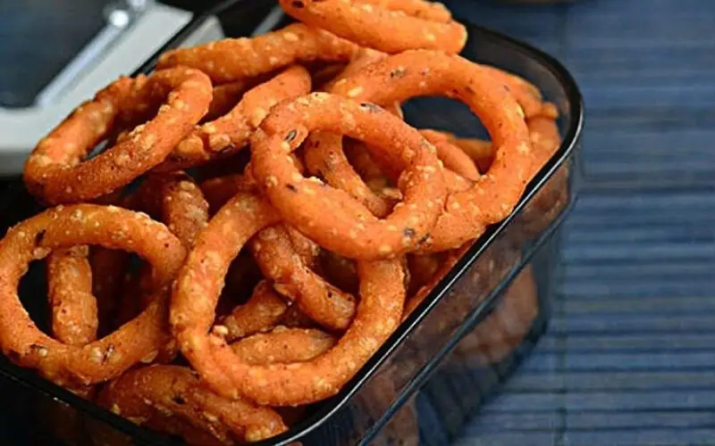 Cắt mí nên tránh ăn quẩy khi vết thương chưa lành