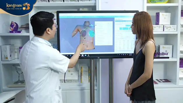 Thăm khám kỹ với bác sĩ chuyên khoa nếu muốn nâng ngực sau sinh