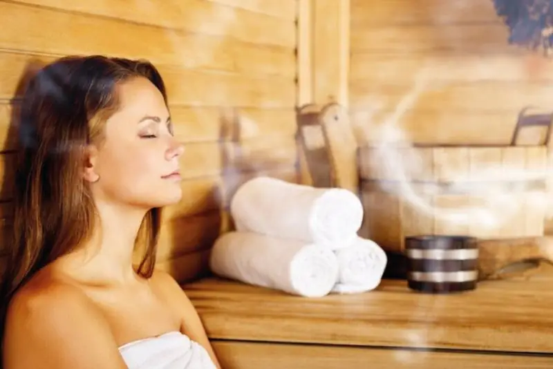 Không xông hơi, không tắm nước nóng sau tiêm filler