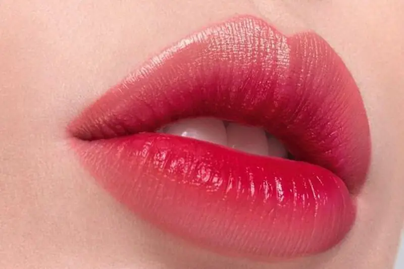 Tuổi 50 nên chọn những màu nhẹ nhàng và hợp với màu da, độ tuổi