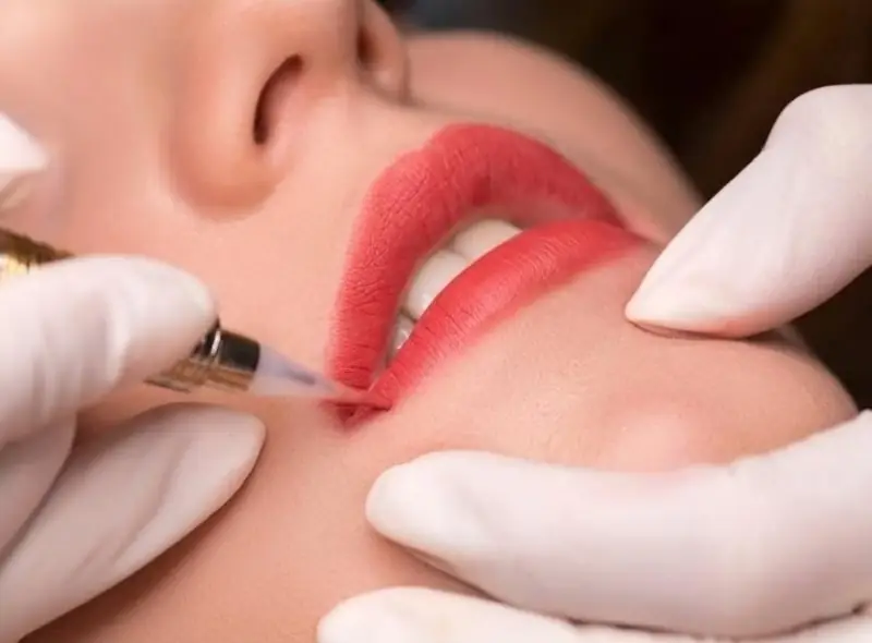 Khách hàng có thể dặm lại màu môi