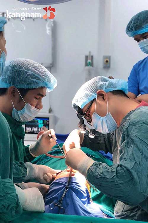 Ca phẫu thuật của Xuân Vinh kéo dài hơn 9 giờ đồng hồ.