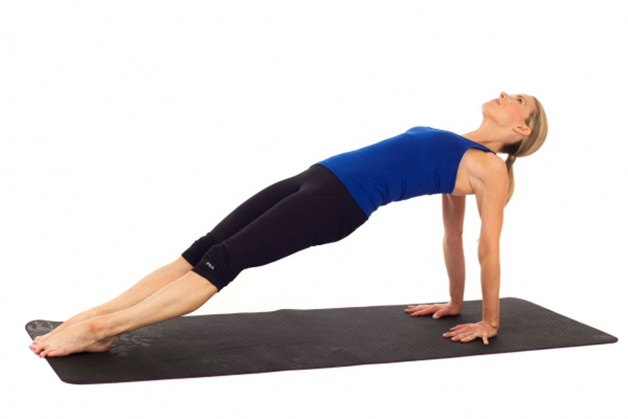 Giảm mỡ lưng và nách với tư thế tấm ván ngược