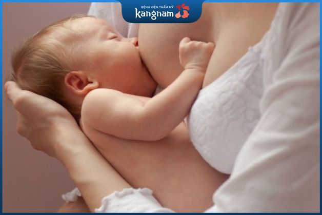 Đang cho con bú có nên cắt mí mắt?