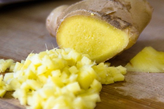 Gừng tươi - Cách trị sẹo mụn tại nhà đơn giản, hiệu quả cấp tốc chữa sẹo lồi bằng gừng tươi