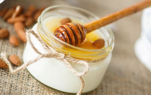 Sử dụng sữa chua và mật ong hàng tuần để có đôi mắt tươi trẻ, hạn chế vết chân chim xóa nếp nhăn mắt bằng sữa chua mật ong